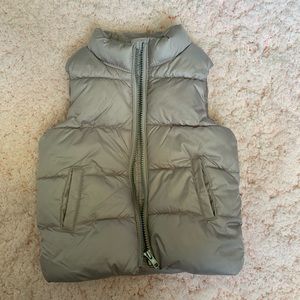 🌻 Old Navy Puffer Vest